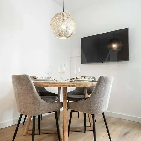 Calm With Private Patio By Rems Apartment *