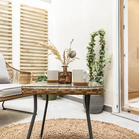 Calm With Private Patio By Rems Apartment *
